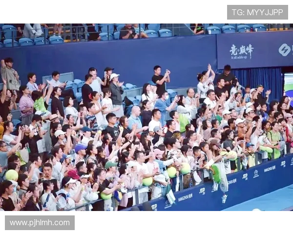 网球赛场风云再起 新星崛起与老将争锋 激烈对决引发全球关注