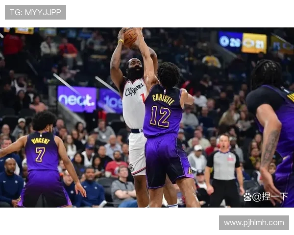 NBA季后赛激战正酣多队豪强上演逆转与绝杀焦点纷呈赛场风云再起