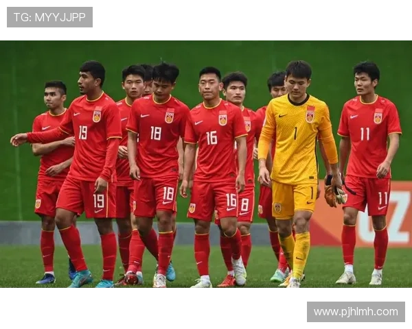 中国足球队备战亚洲杯新阵容曝光，年轻球员崭露头角备受期待